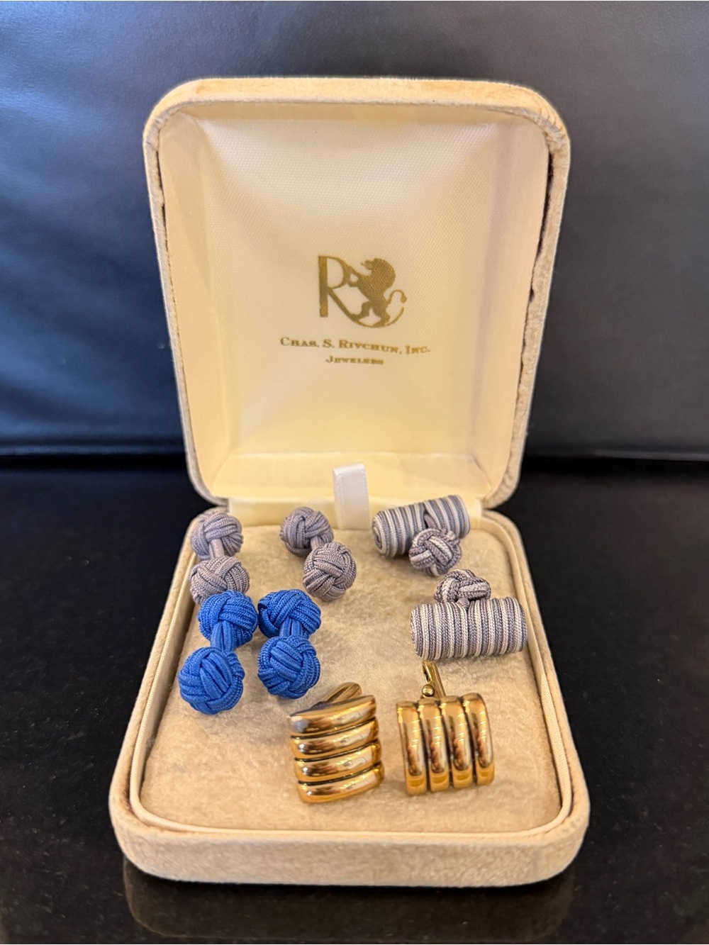 Lot of 4 pairs of vintage men’s cufflinks with jewelry box